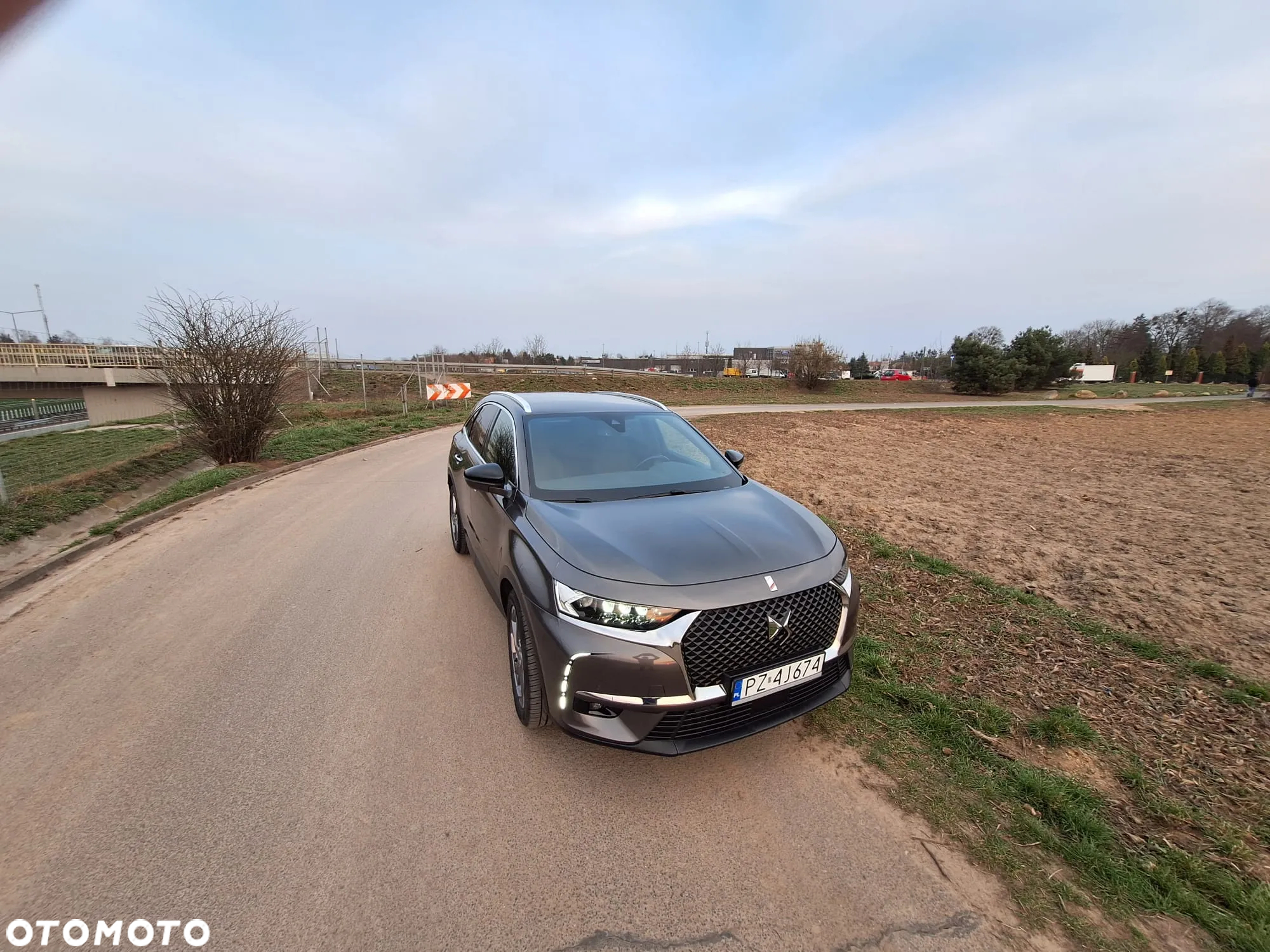 DS Automobiles DS 7 Crossback 1.6 E-Tense 4x4 Grand Chic - 2