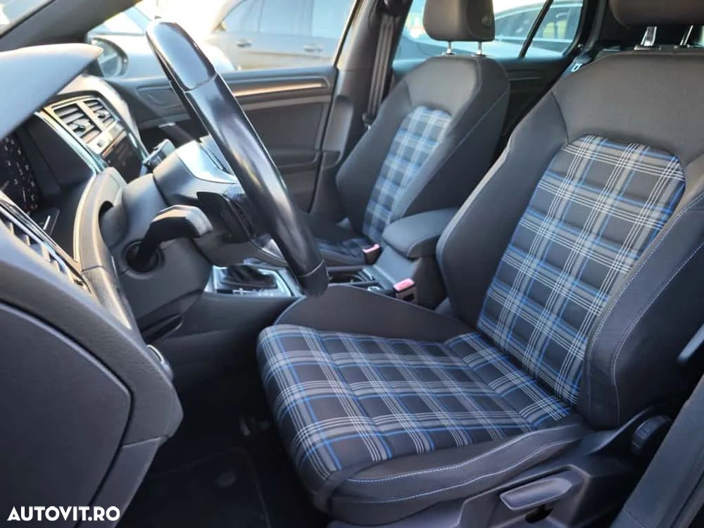 Volkswagen Golf GTE - 11