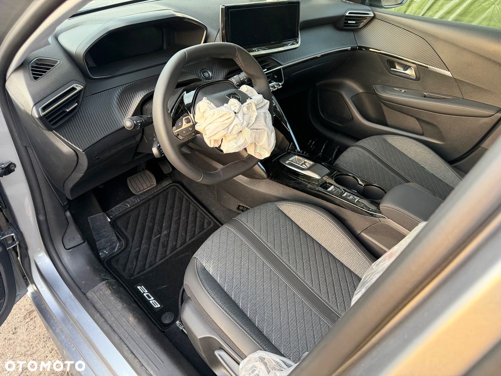 Peugeot 208 - 17