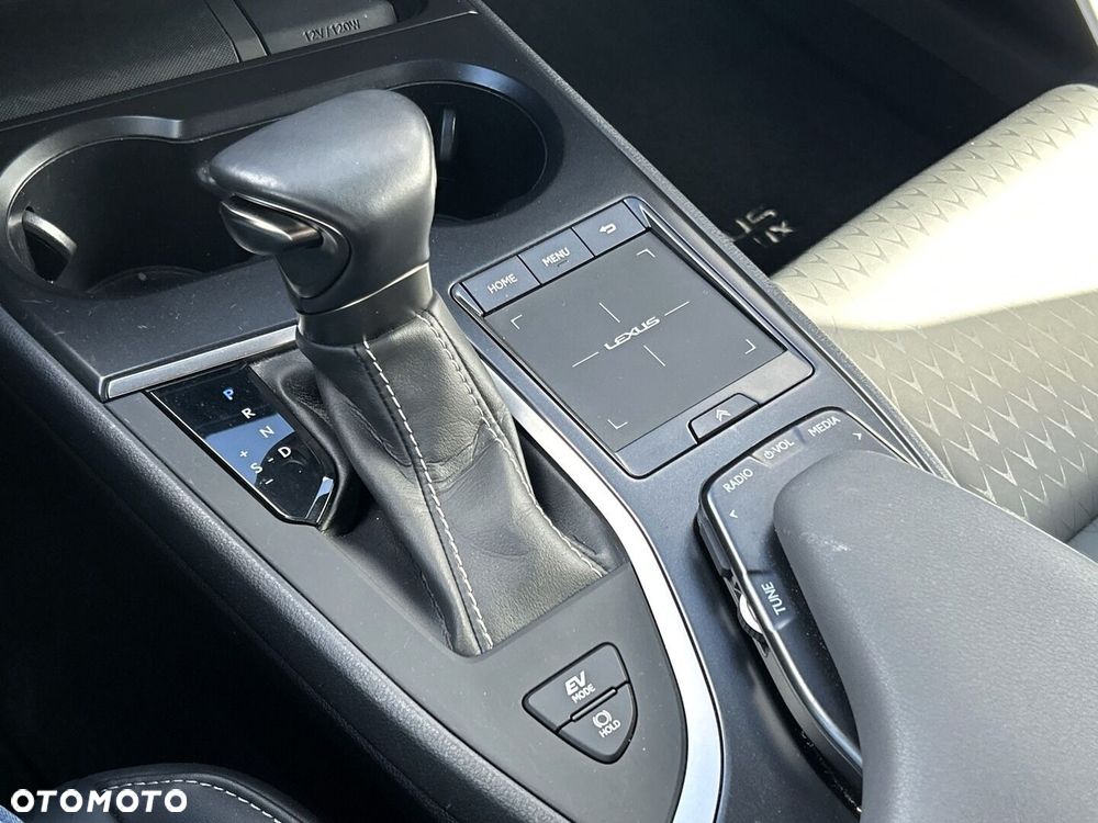 Lexus UX 250h GPF F Impression 2WD - 18