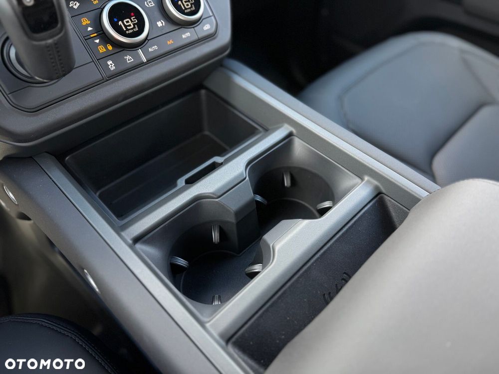 Land Rover Defender - 10