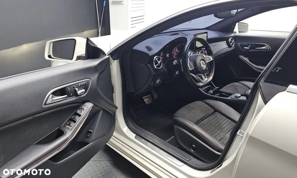 Mercedes-Benz CLA 250 4Matic 7G-DCT AMG Line - 6