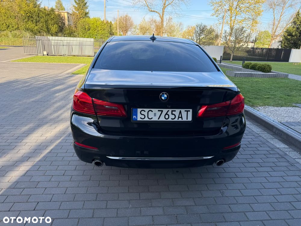 BMW Seria 5 530d xDrive Sport-Aut Luxury Line - 7