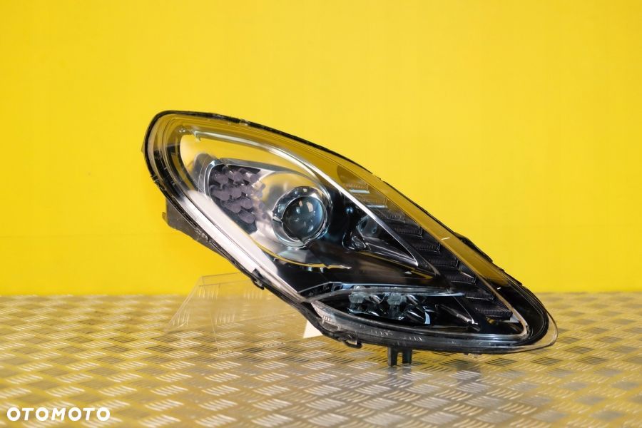 ASTON MARTIN ONE-77 REFLEKTOR LAMPA XENON LED EU - 1