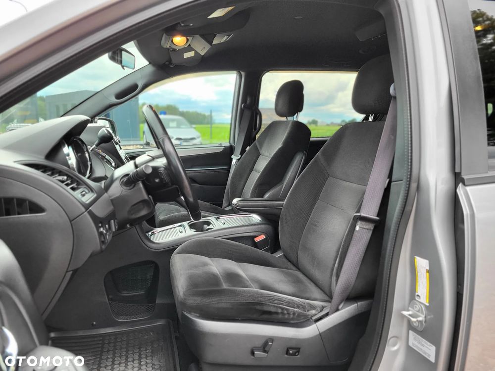 Dodge Grand Caravan - 19