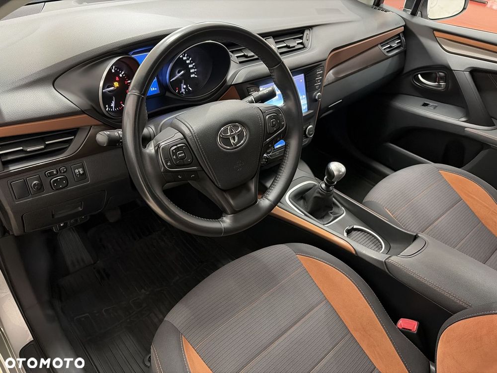 Toyota Avensis - 10