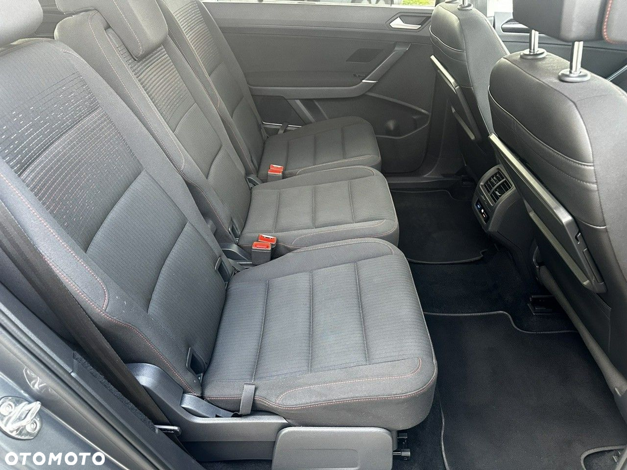 Volkswagen Touran 2.0 TDI SCR Comfortline - 23