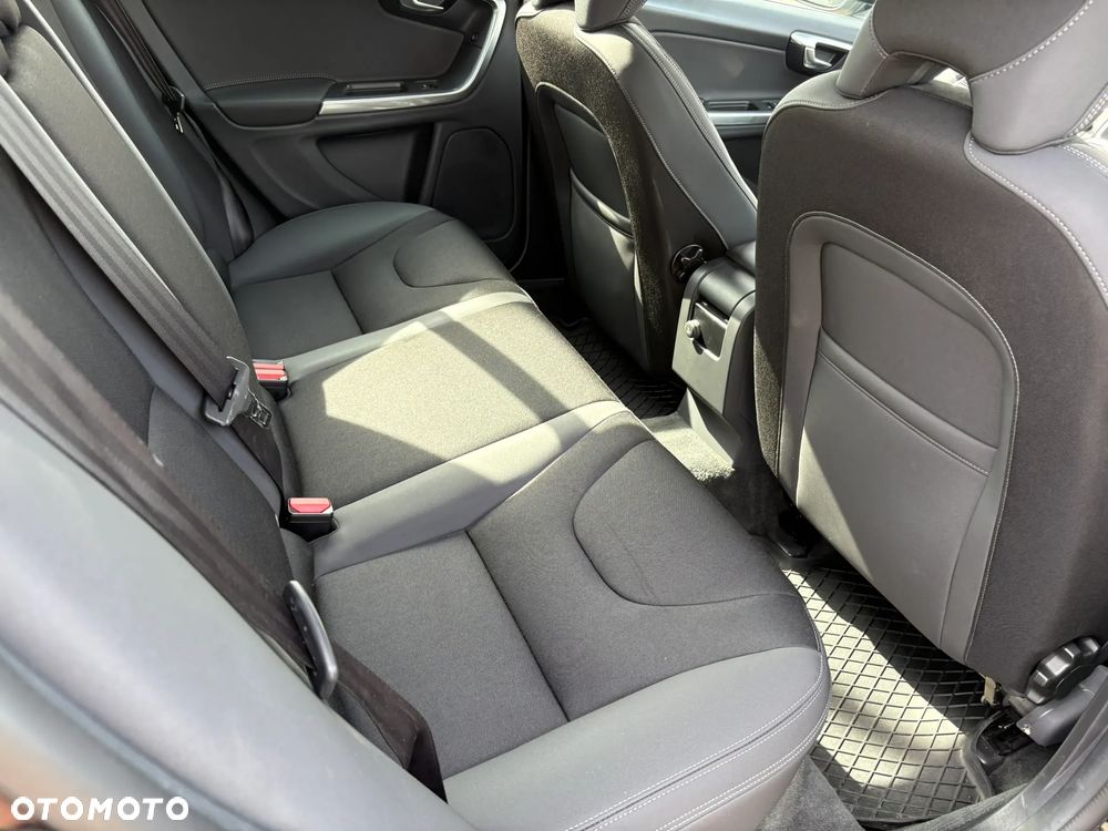 Volvo V60 T4 Momentum - 24