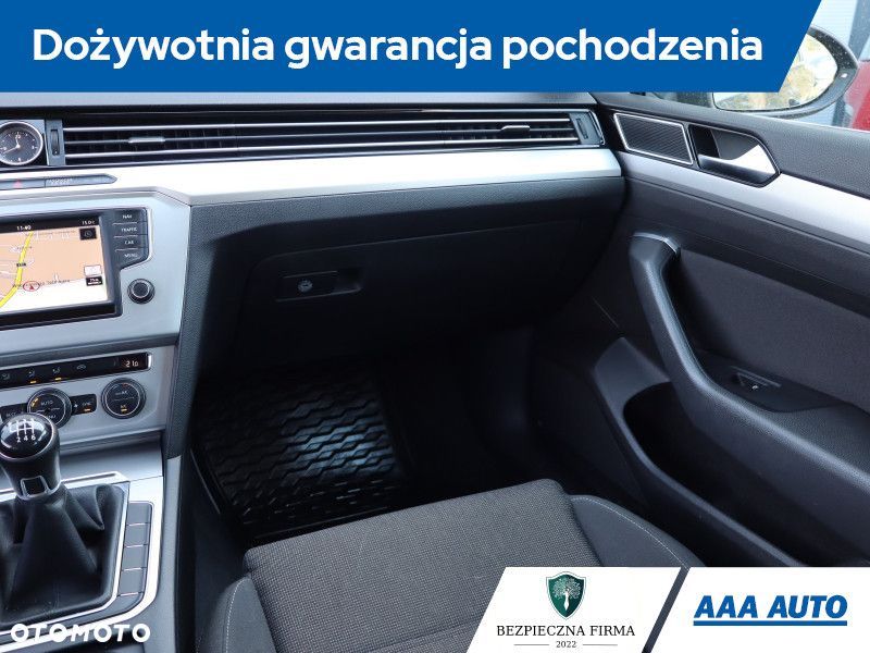 Volkswagen Passat - 10