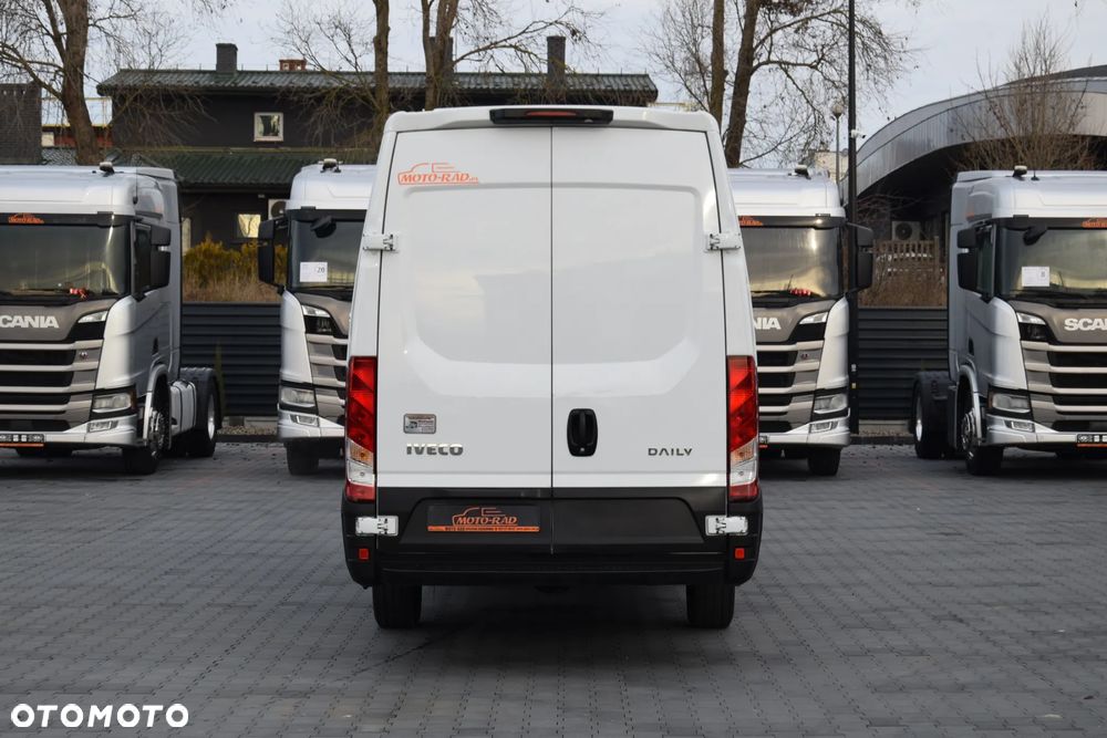 Iveco DAILY MAXI 35S14 / 2.3 - 140 KM / AUTOMAT HI-MATIC / NOWY MODEL / 3 OSOBY / DOSTAWCZE / BLASZAK / KAMERA COFANIA / TEMPOMAT / KLIMA / 2022 / SERWISOWANY / SPROWADZONY Z NIEMIEC - 6