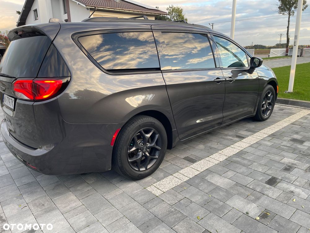 Chrysler Pacifica - 5