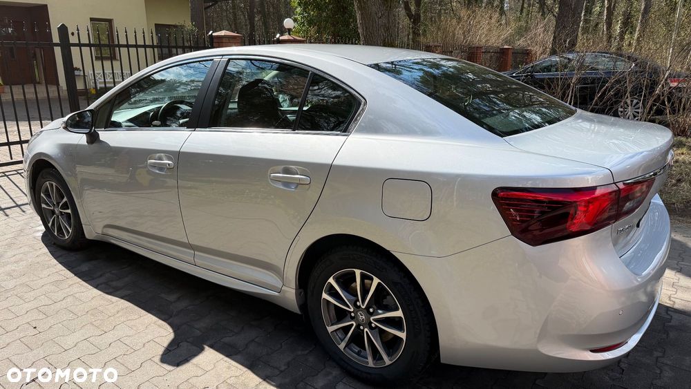 Toyota Avensis 1.8 Sol - 11