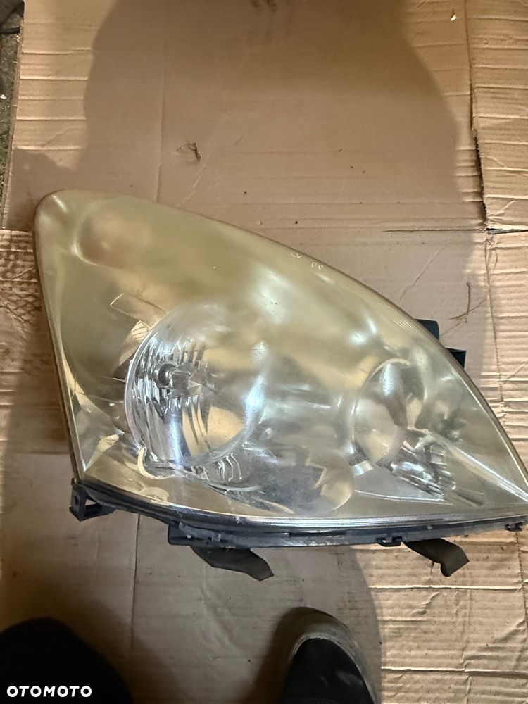 Lampa przód prawa, lewa Toyota Corolla Verso 01-04r. - 1