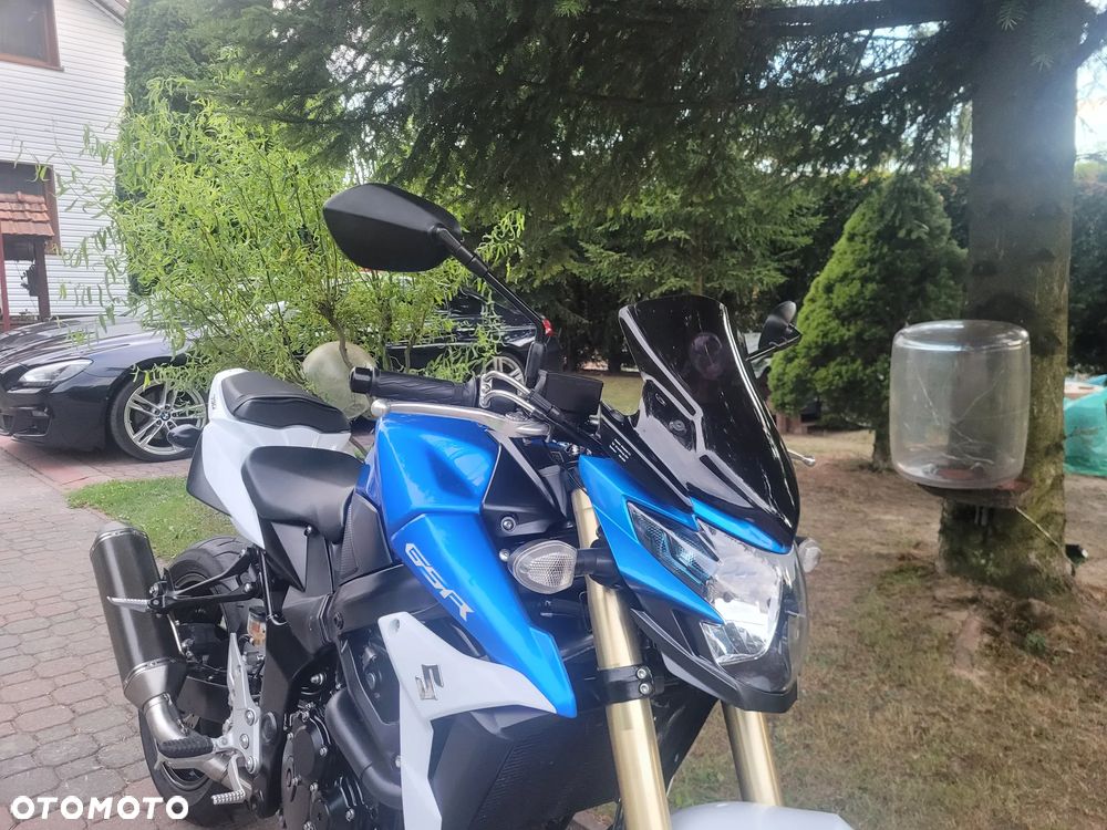 Suzuki GSR - 3