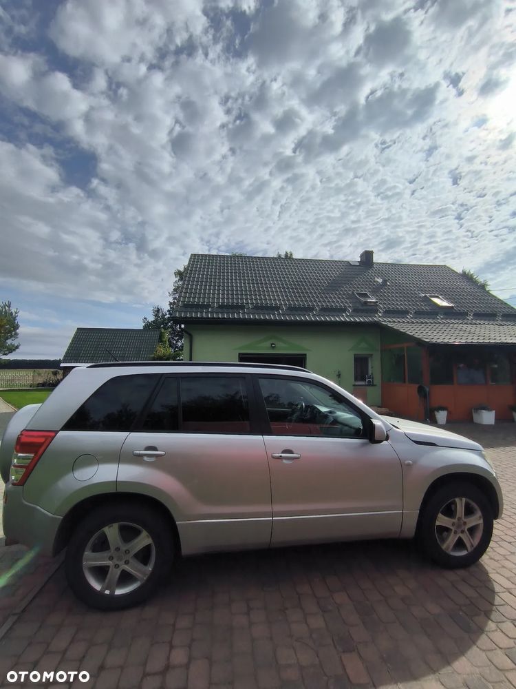 Suzuki Grand Vitara 2.0 - 7