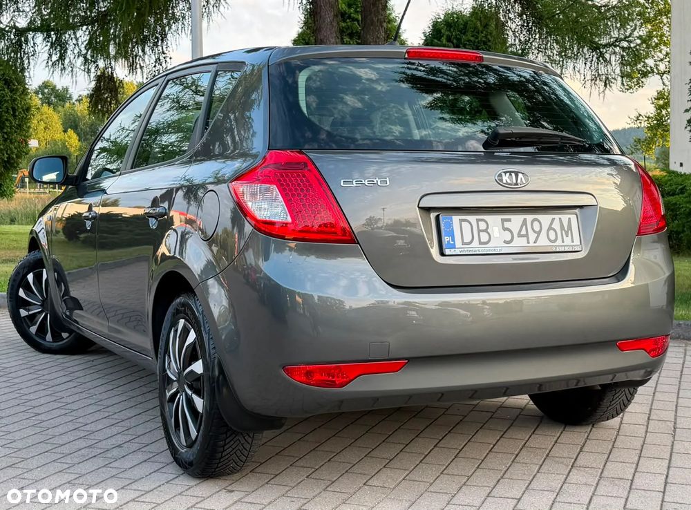 Kia Ceed 1.4 CVVT Dream-Team Edition - 27