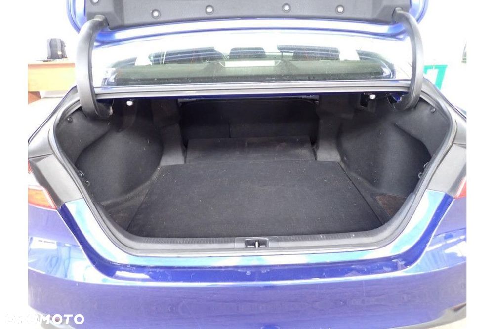 Toyota Camry 2.5 Hybrid Comfort CVT - 7