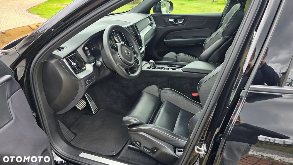 Volvo XC 60 T6 Plug-In Hybrid AWD Ultra Dark - 8