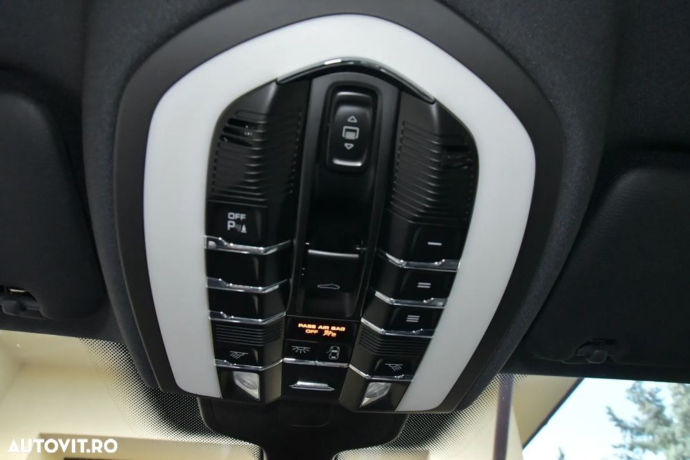 Porsche Cayenne - 28
