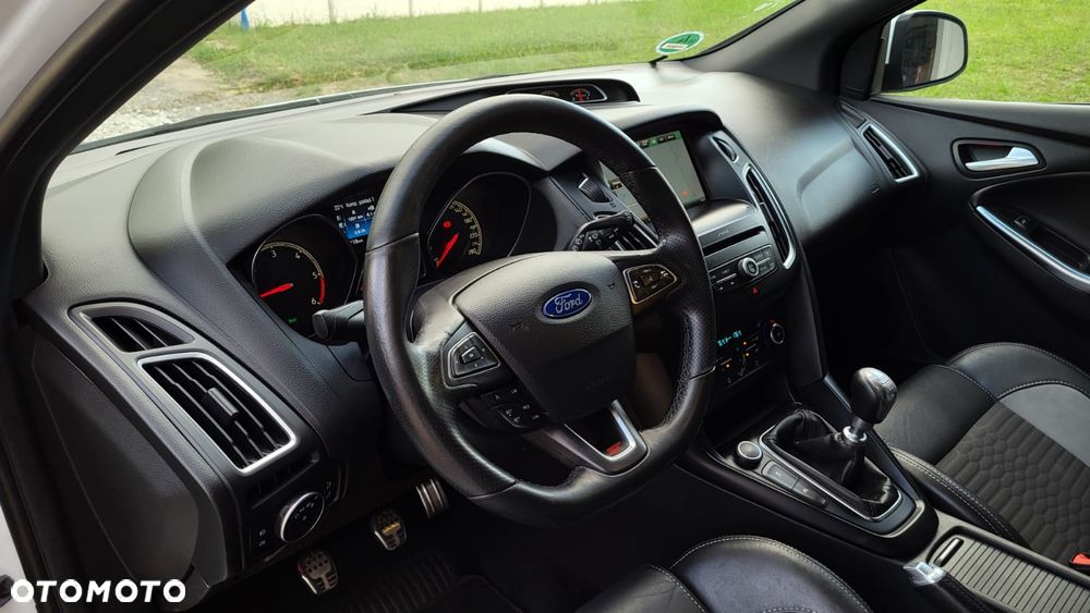 Ford Focus 2.0 TDCi ST - 38
