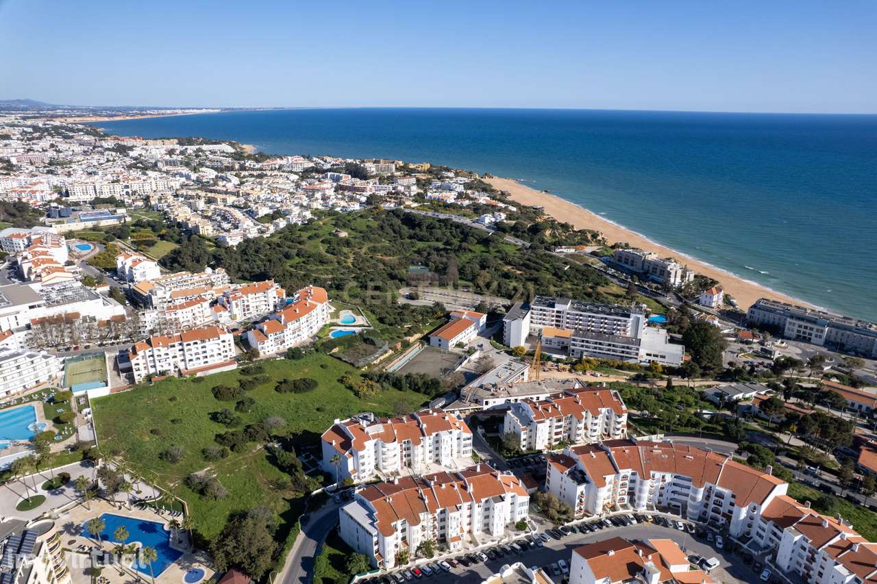 Apartamento T2 + Quarto Interior com Vista Mar a 300m da Praia no Cent - Grande imagem: 3/31