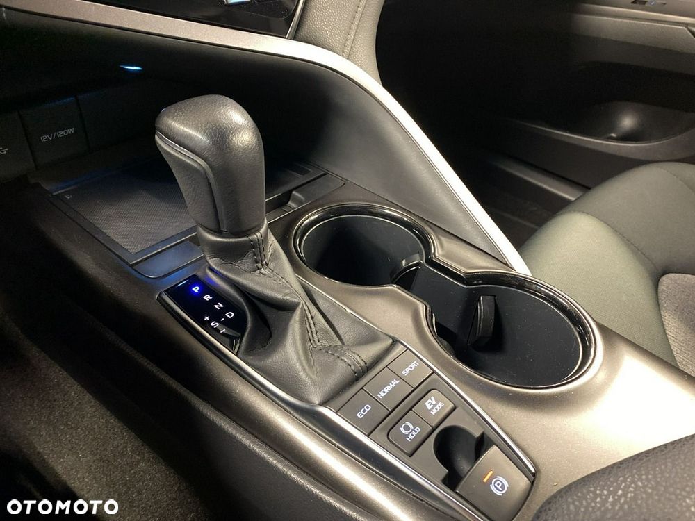 Toyota Camry - 25