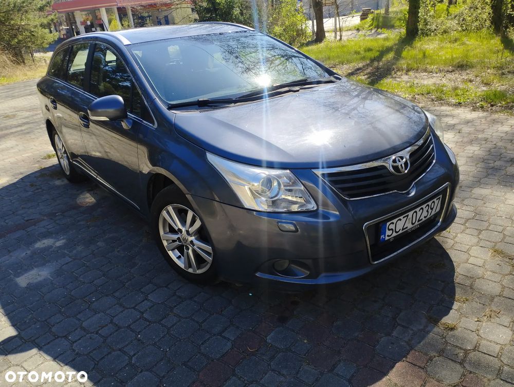 Toyota Avensis 1.8 Luna - 1