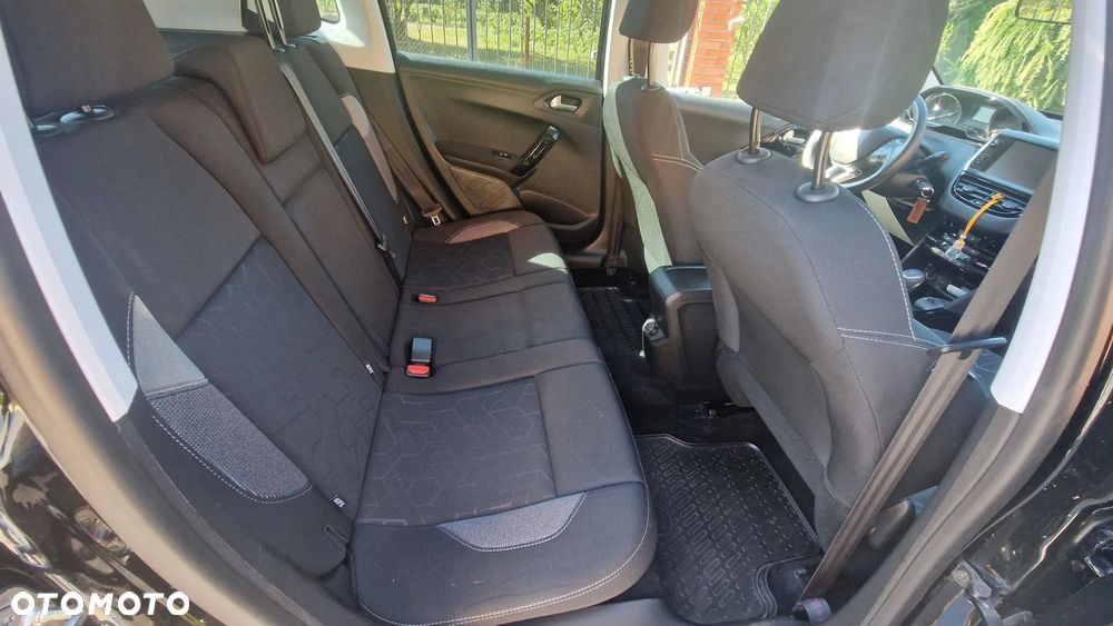 Peugeot 2008 1.2 Pure Tech Active S&S EAT6 - 8