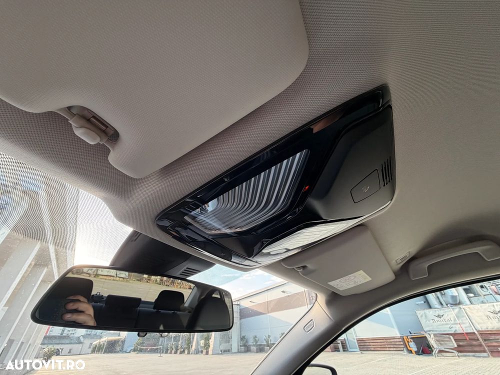 BMW Seria 3 330e Aut. Advantage - 32