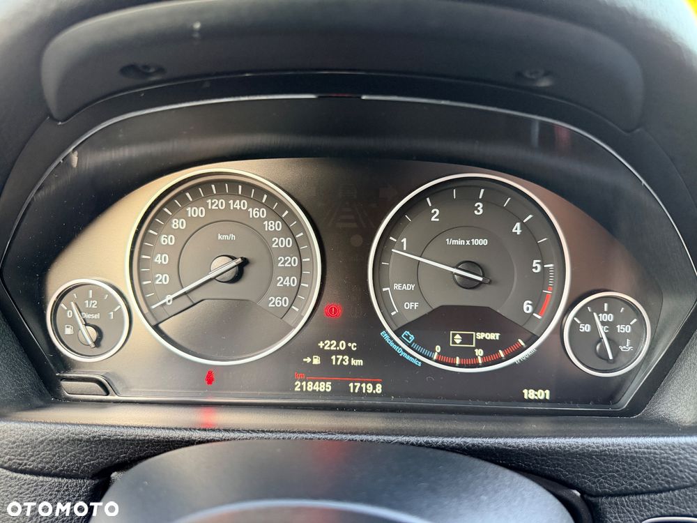 BMW Seria 3 318d Sport Line - 32
