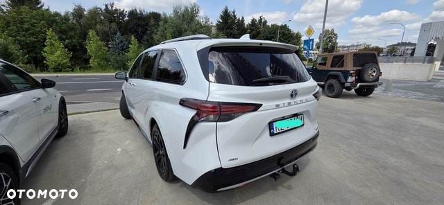 Toyota Sienna - 4
