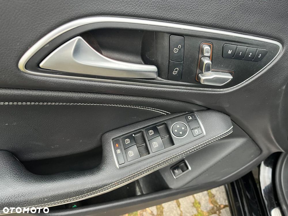 Mercedes-Benz CLA 250 4Matic 7G-DCT - 10