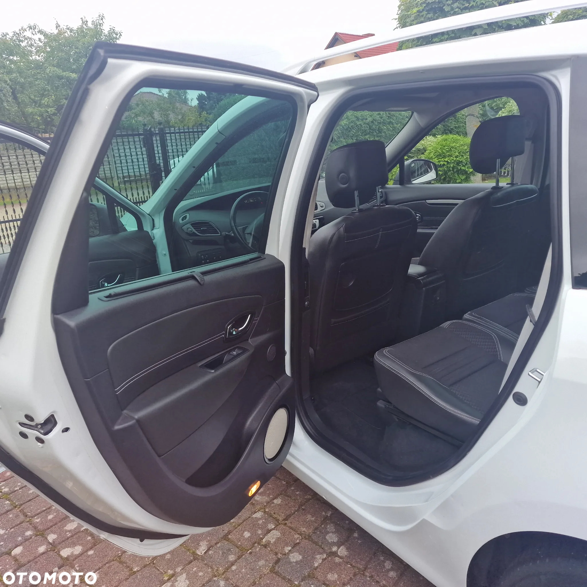 Renault Grand Scenic ENERGY TCe 130 S&S Bose Edition - 10