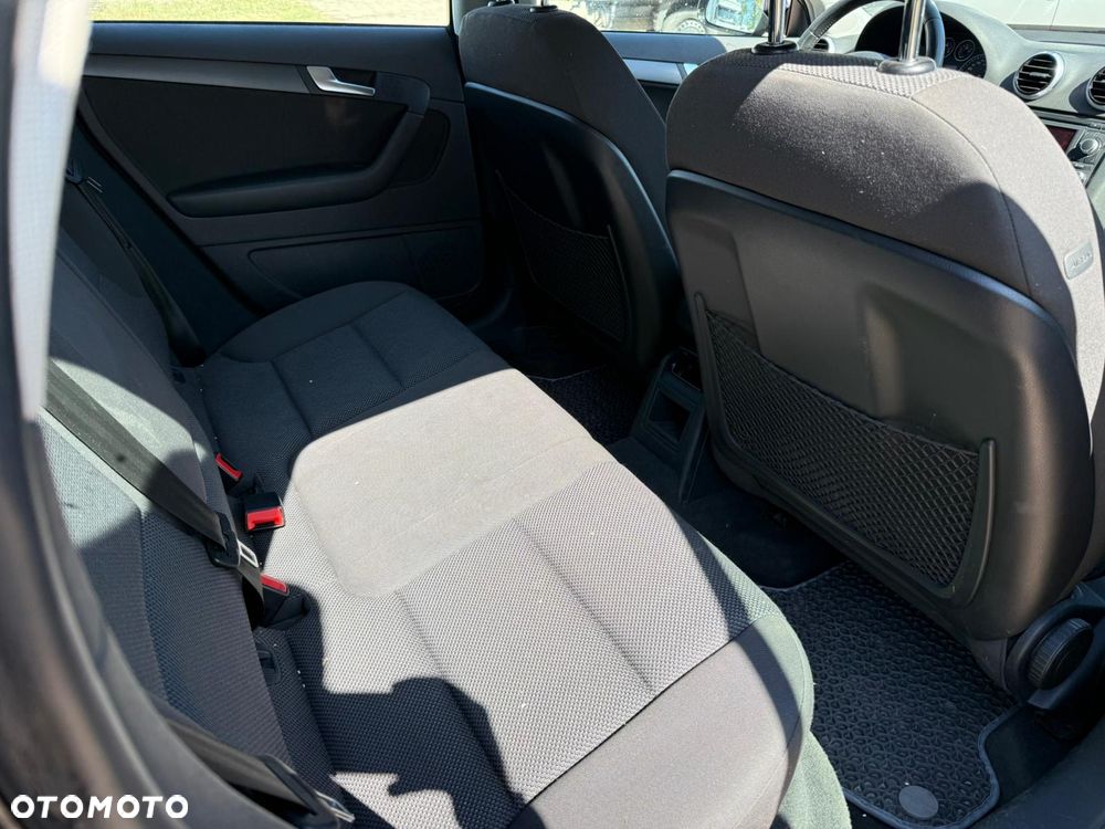 Audi A3 Sportback 1.6 TDI DPF Ambiente S tronic - 11