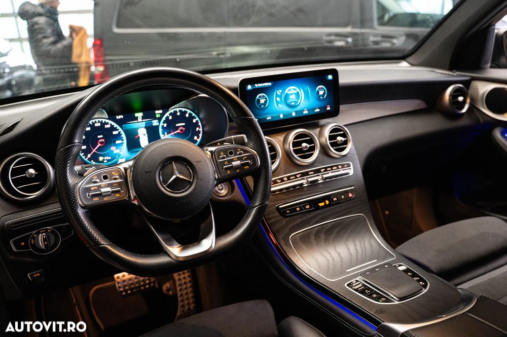 Mercedes-Benz GLC 300 4MATIC 9G-TRONIC AMG Line - 28