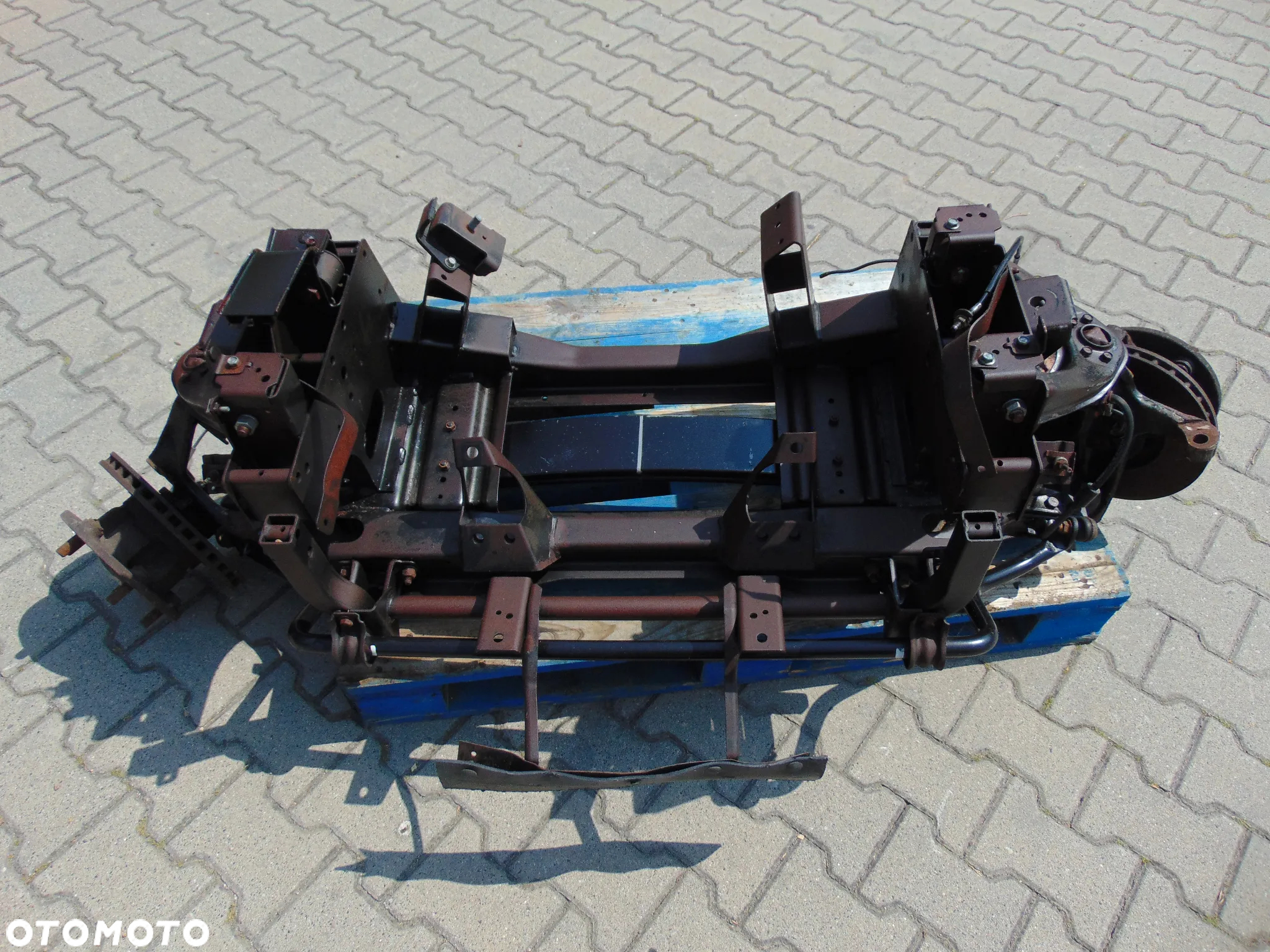 RENAULT MAXITY, NISSAN CABSTAR zawieszenie przednie KPL - 4