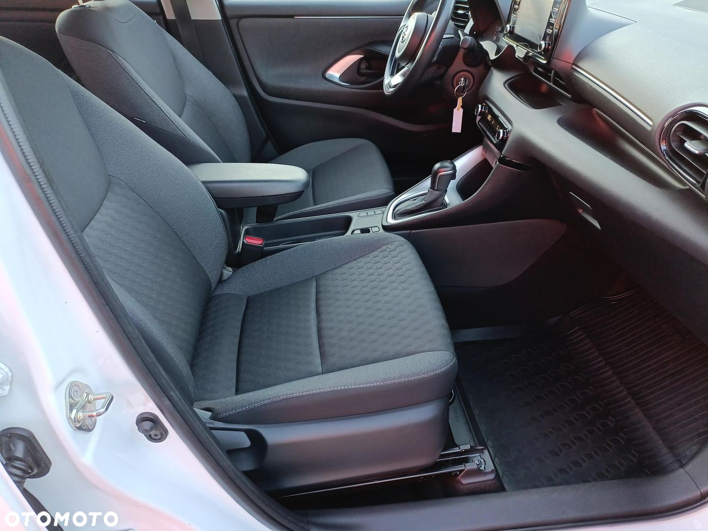 Toyota Yaris Hybrid 1.5 Comfort - 17