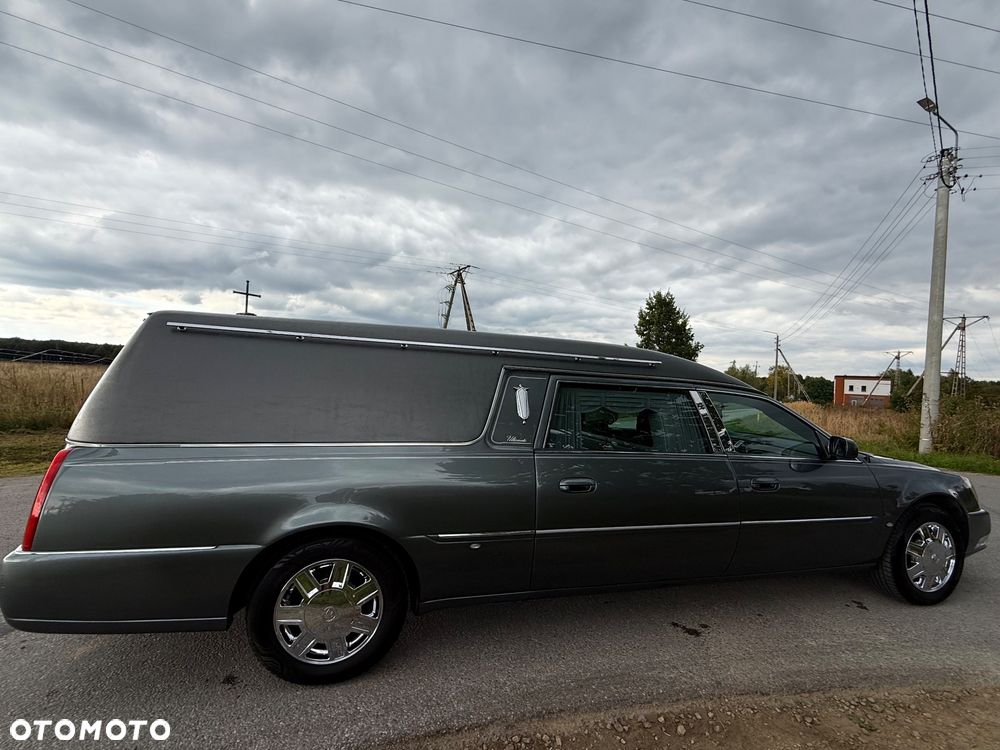 Cadillac DTS - 7