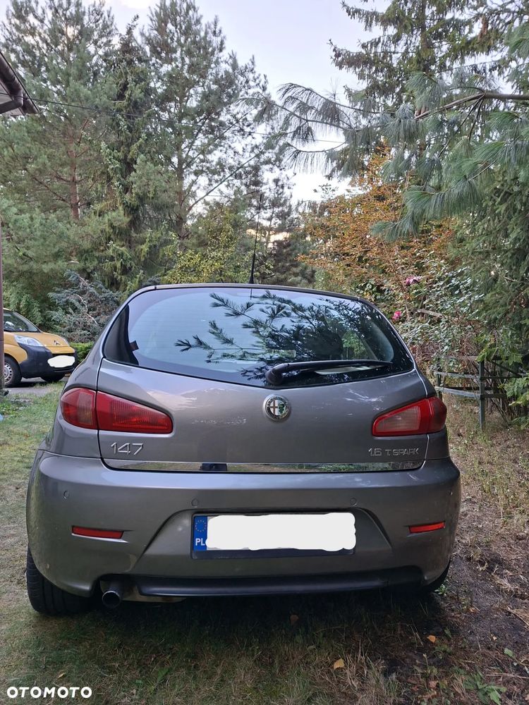 Alfa Romeo 147 1.6 Twin Spark Distinctive - 2