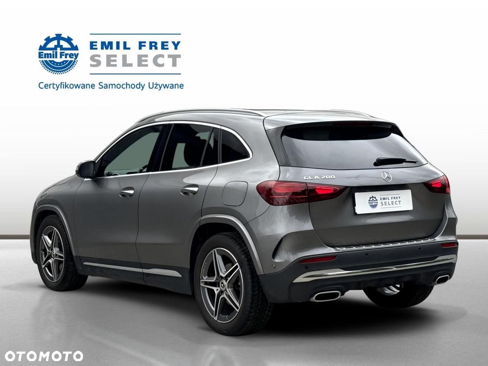 Mercedes-Benz GLA - 4