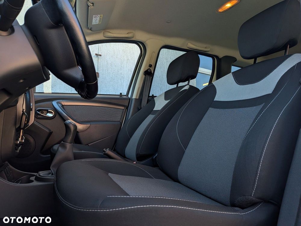 Dacia Duster 1.6 SCe Laureate S&S - 9