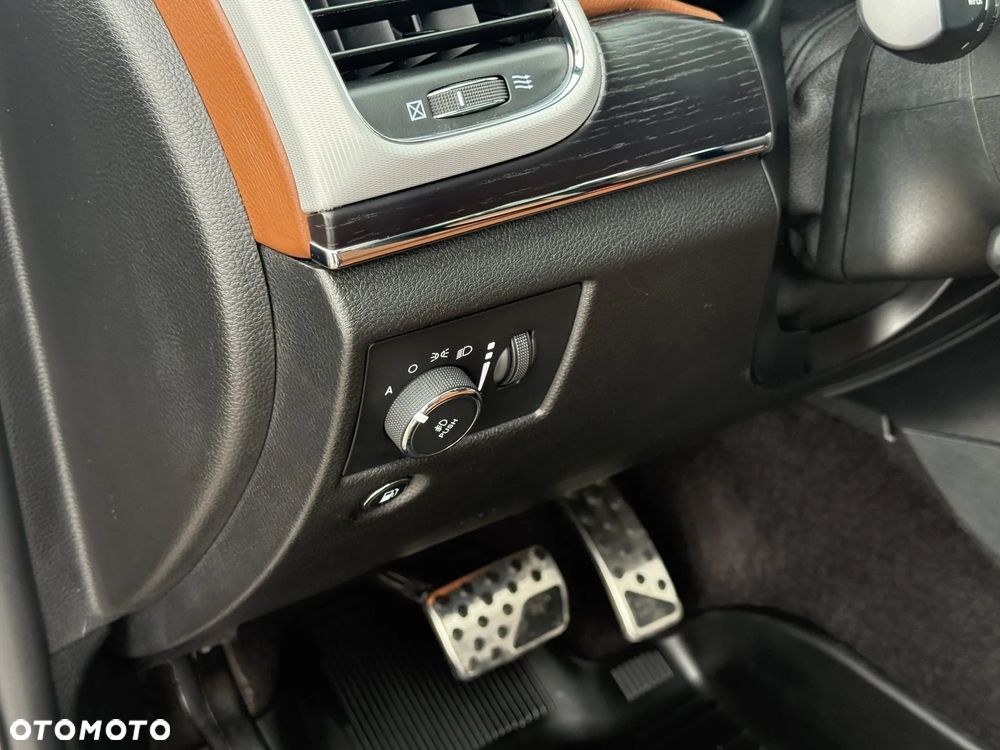 Jeep Grand Cherokee 5.7 V8 Summit - 17