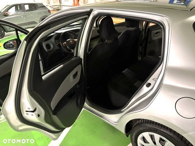 Toyota Yaris - 10