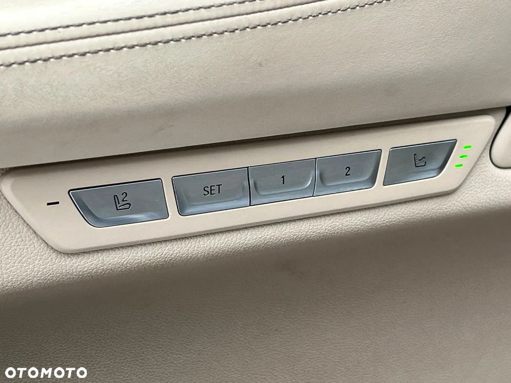 BMW Seria 7 750i xDrive - 19