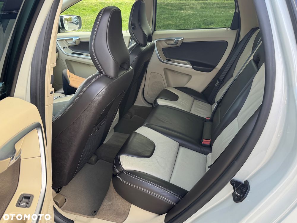 Volvo XC 60 D5 AWD Momentum - 18