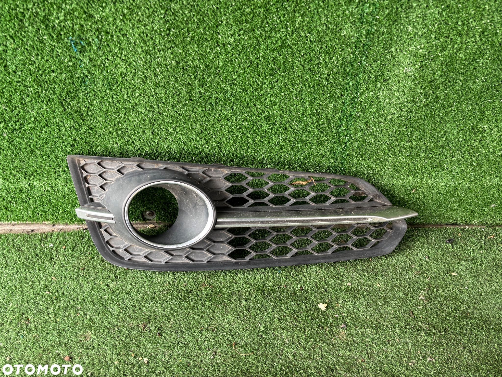 Audi S8 4H0 lift 14-17 kratka zderzaka prawa strona - 1