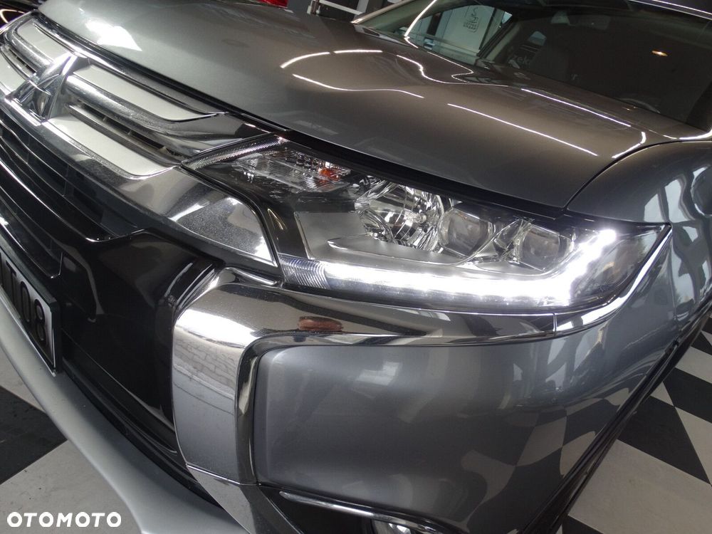 Mitsubishi Outlander - 4