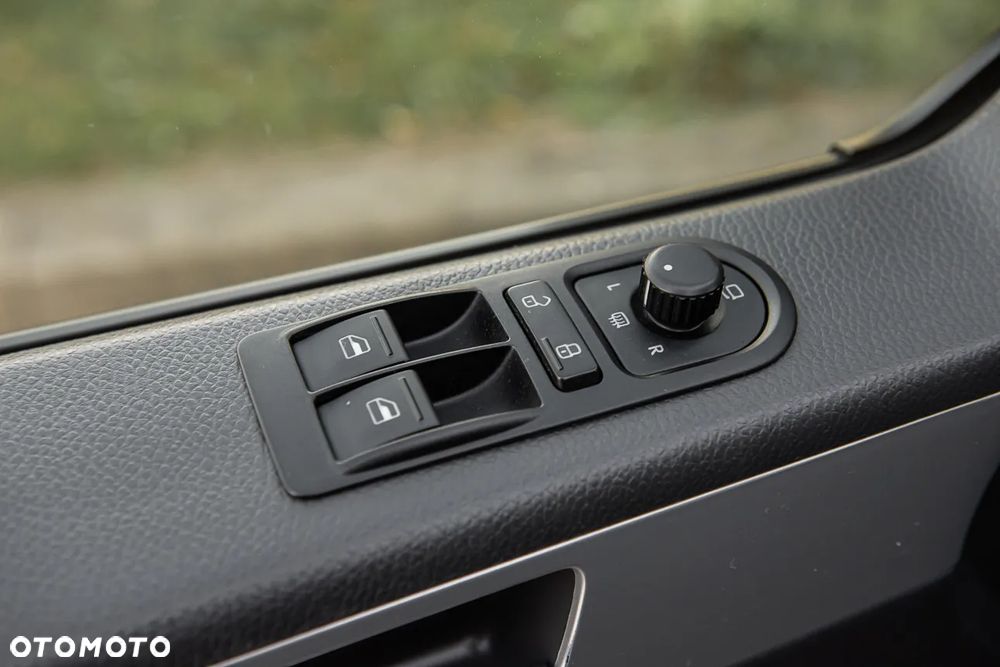 Volkswagen Multivan - 12