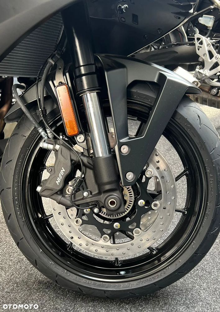 Suzuki GSX-R - 6