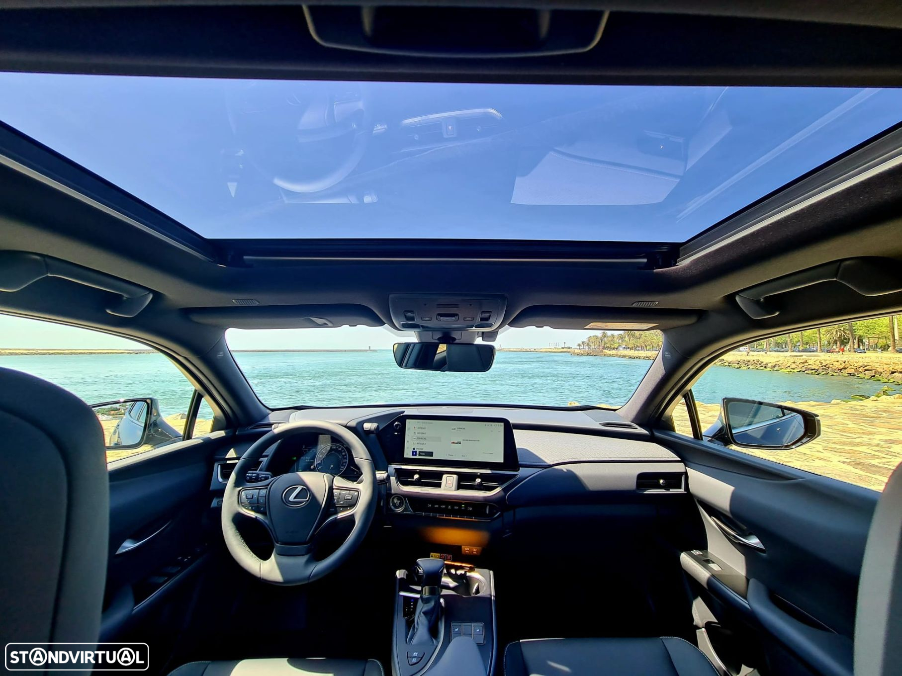 Lexus ux-250h Sport - 14